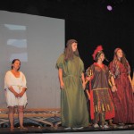 El Grupo de Teatro de la Escuela Municipal representa “La vida de Brian”